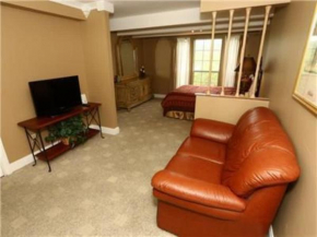 No Steps Eagles Nest Condo with Pool and Hot Tub and Lake Views next to SDC
